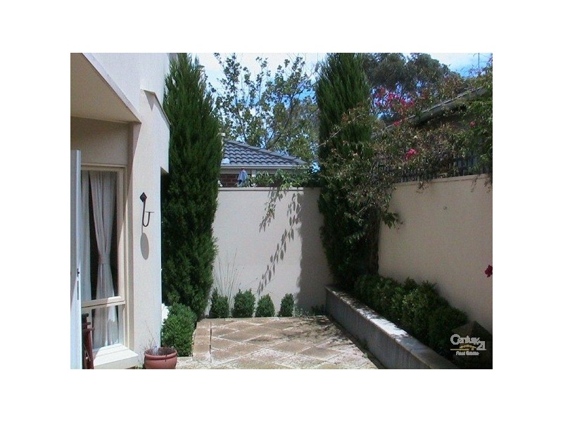 2/24 Wave Street, Elwood VIC 3184