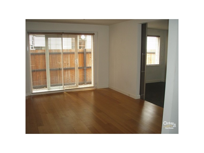 4/19 Tiuna Grove, Elwood VIC 3184