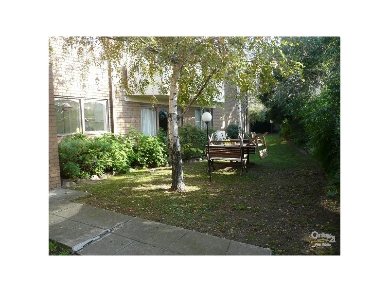 2/17 Roberts Court, Brighton East VIC 3187