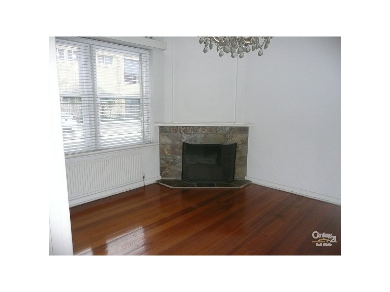 2/51 Ormond Esplanade, Elwood VIC 3184