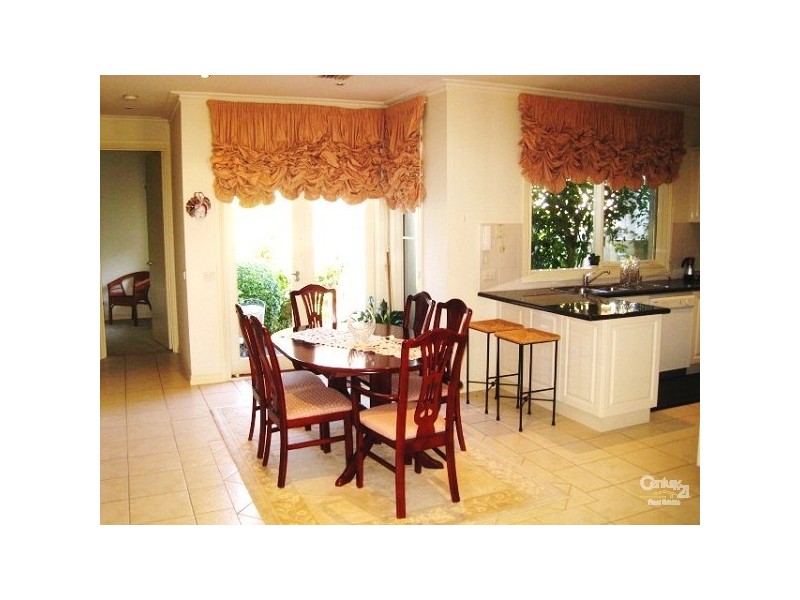 2/12-14 Blanche, Elsternwick VIC 3185