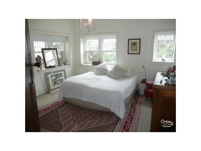 13 Normandy Road, Elwood VIC 3184