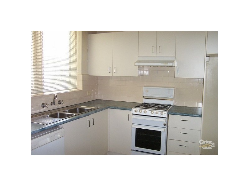 4/2A Robe Street, St Kilda VIC 3182