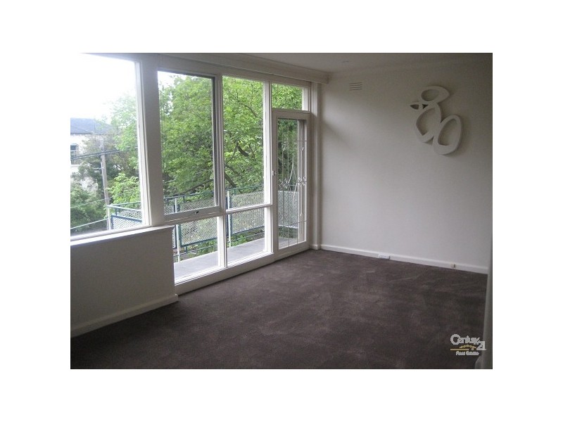 15/2 Dickens Street, St Kilda VIC 3182