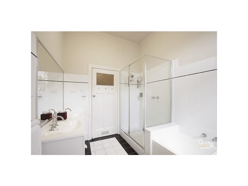 1/121 Brighton Road, Elwood VIC 3184