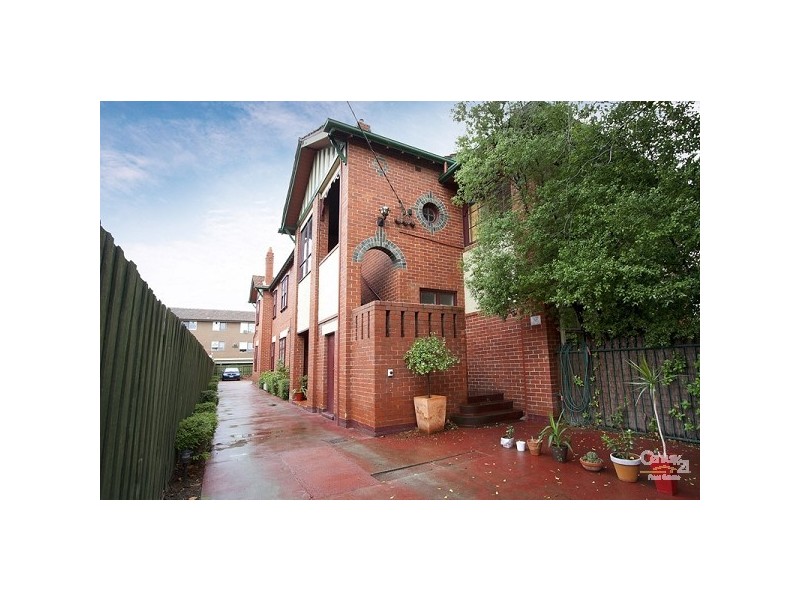 1/121 Brighton Road, Elwood VIC 3184