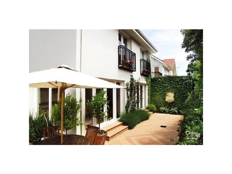 2/49 Foam Street, Elwood VIC 3184