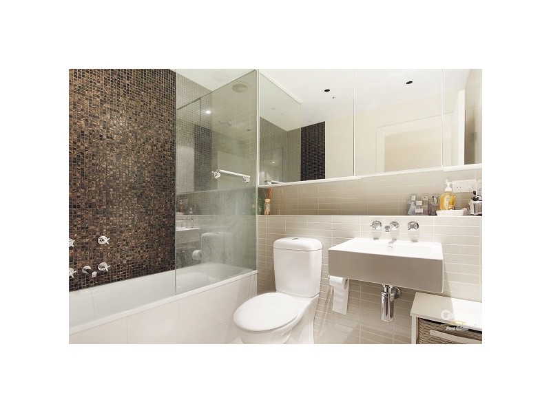 509/55 Queens Road, Melbourne VIC 3004