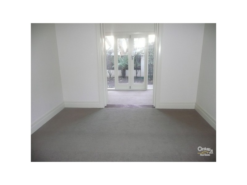 1/12 Vautier Street, Elwood VIC 3184