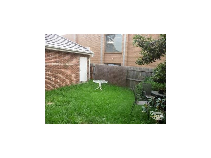 2/124 Highbury Road, Burwood VIC 3125