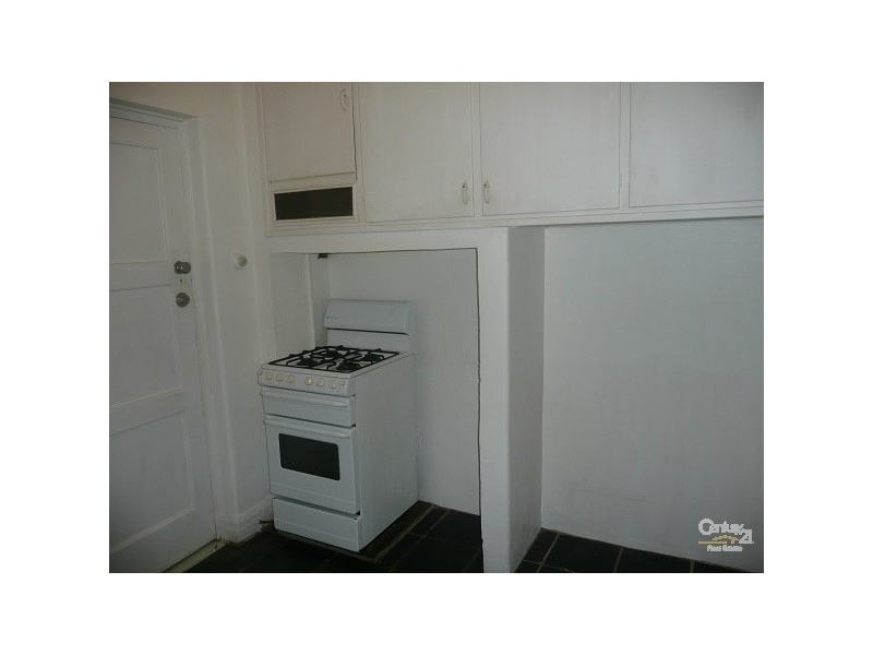 2/33 Docker Street, Elwood VIC 3184