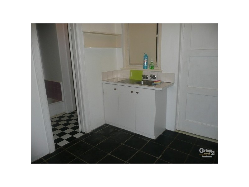 2/33 Docker Street, Elwood VIC 3184