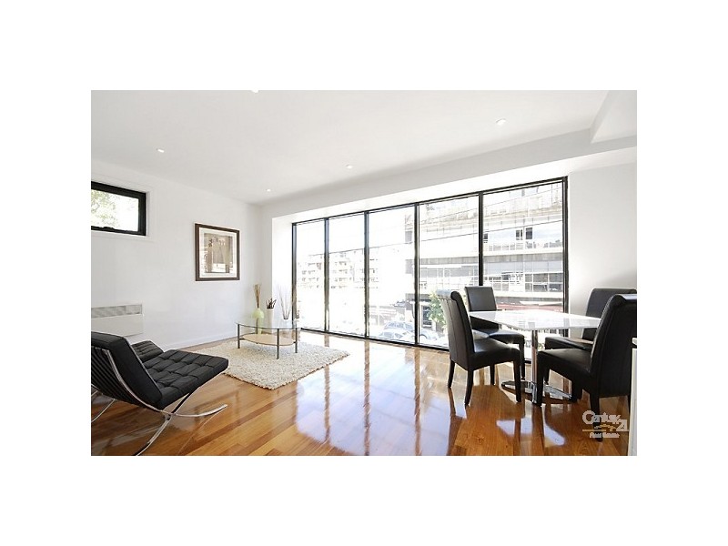 2/6 Pine Ave, Elwood VIC 3184