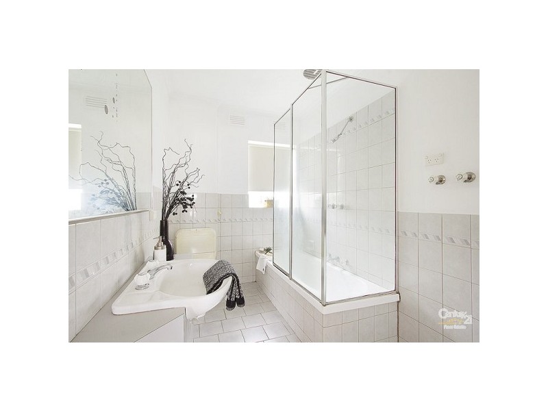 8/35 Pine Ave, Elwood VIC 3184