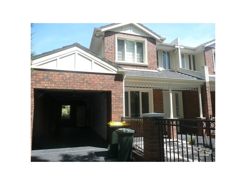 13 Dean Avenue, St Kilda East VIC 3183