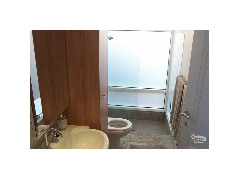 11 Spray Street, Elwood VIC 3184