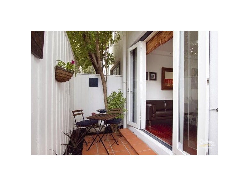 2/89 Ormond Road, Elwood VIC 3184