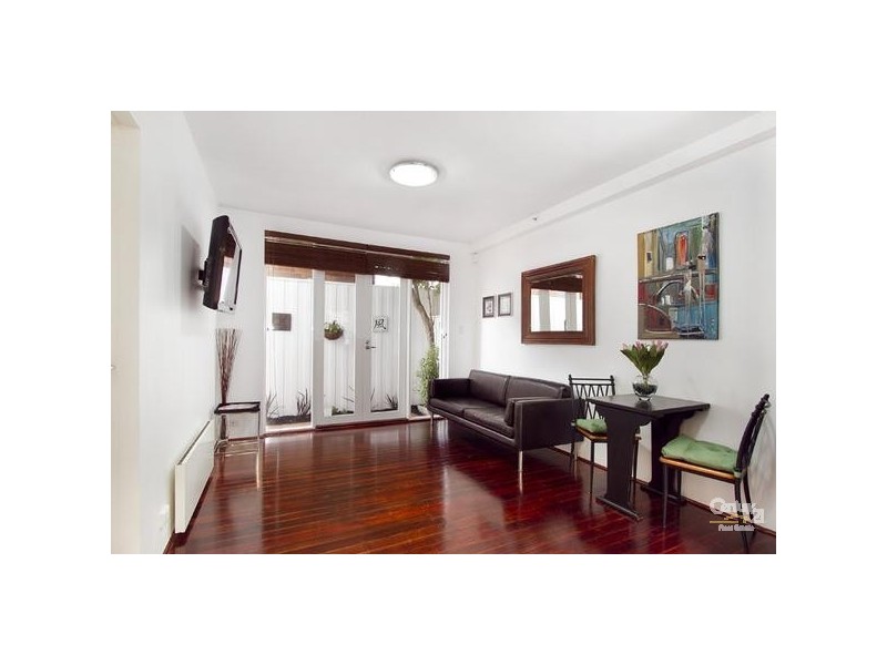 2/89 Ormond Road, Elwood VIC 3184