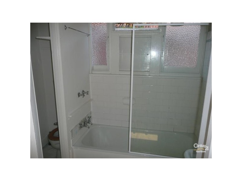 1A/5 Byrne Avenue, Elwood VIC 3184