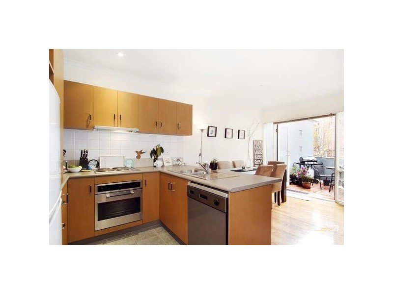 17/5 Dickens Street, Elwood VIC 3184