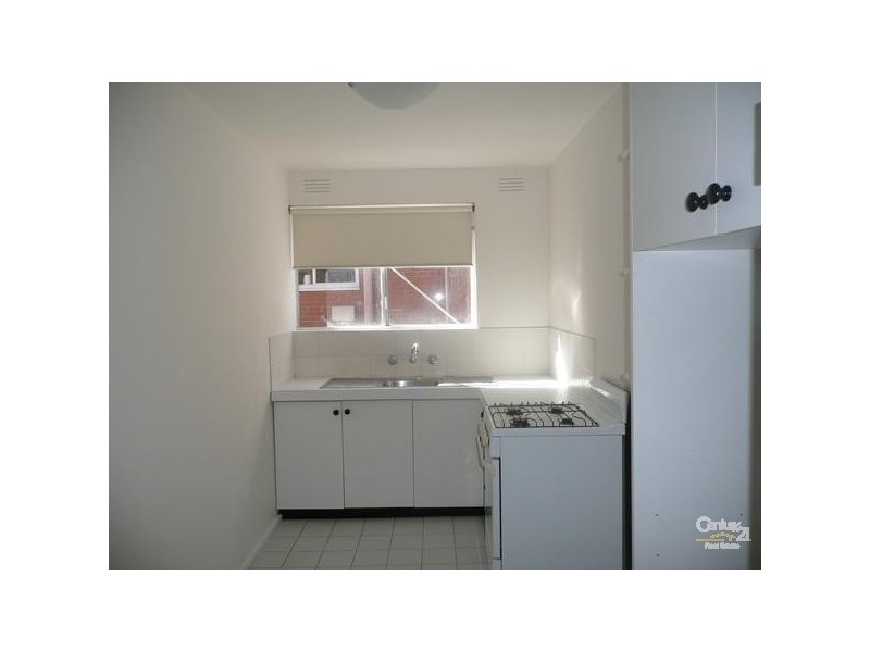 7/16 Robe Street, St Kilda VIC 3182