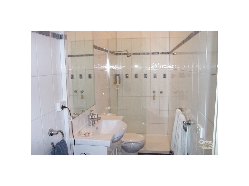 3 Wilton Grove, Elwood VIC 3184