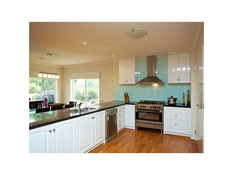 4 Flynn Tce, Sandhurst VIC 3977