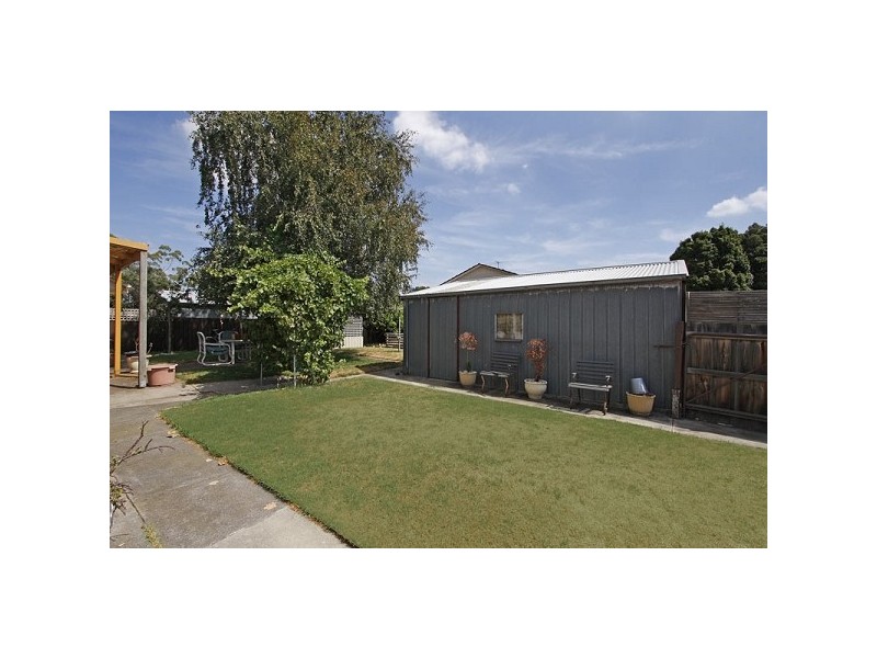 8 Forest Drive, Frankston North VIC 3200