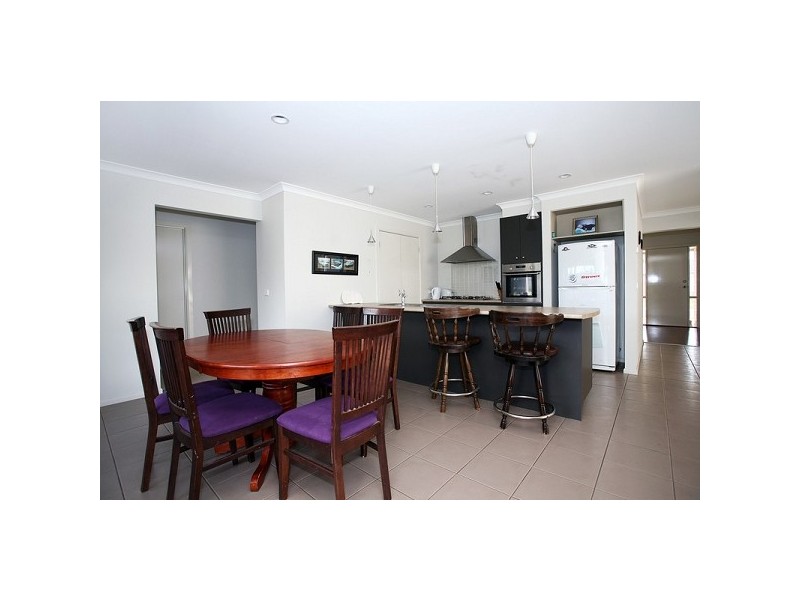 38 Clifton Grove, Carrum Downs VIC 3201