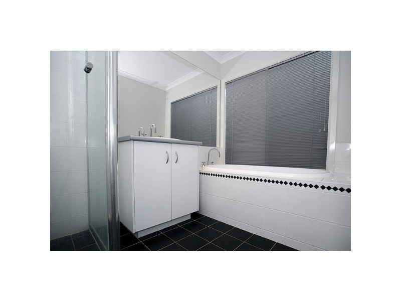 38 Clifton Grove, Carrum Downs VIC 3201