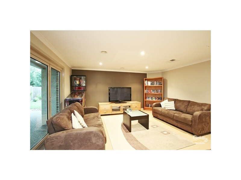 24 Diamond Parade, Skye VIC 3977