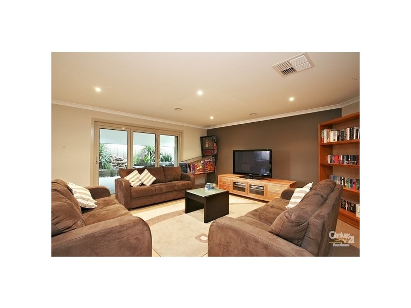 24 Diamond Parade, Skye VIC 3977