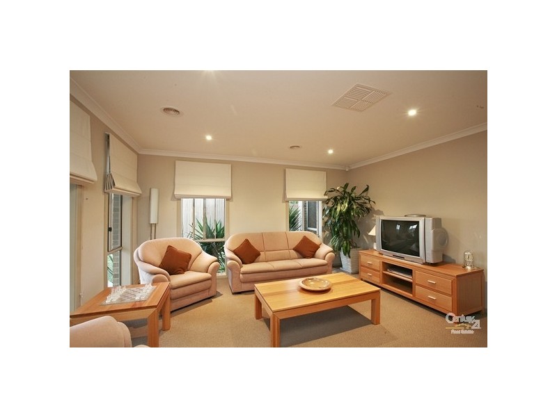 24 Diamond Parade, Skye VIC 3977