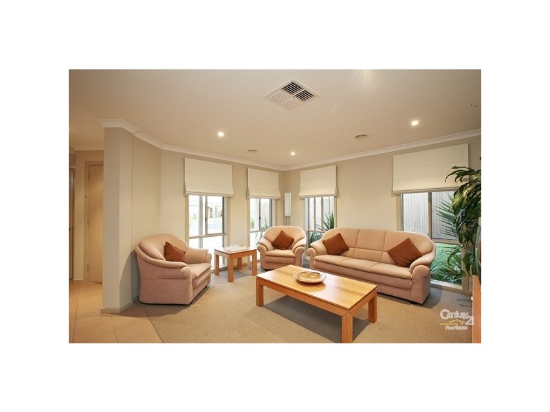 24 Diamond Parade, Skye VIC 3977