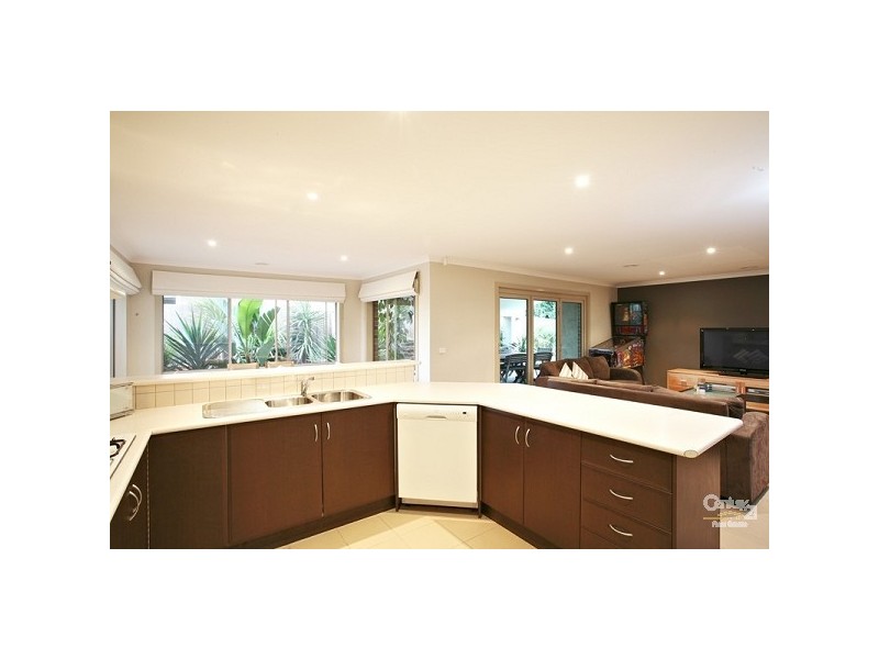 24 Diamond Parade, Skye VIC 3977