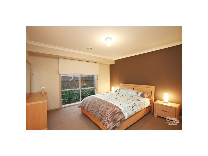 24 Diamond Parade, Skye VIC 3977