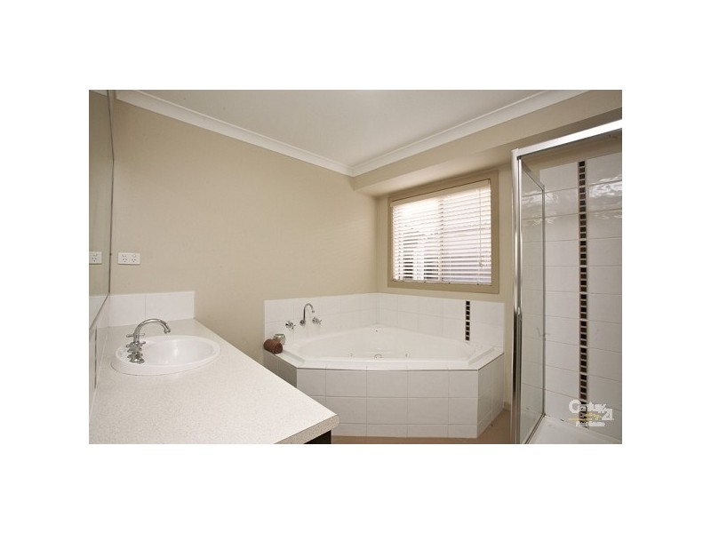 24 Diamond Parade, Skye VIC 3977