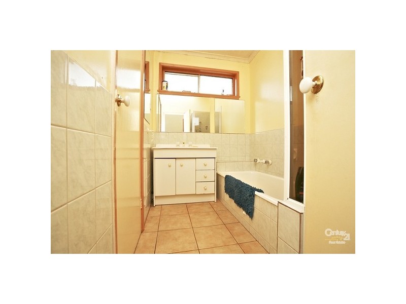 16 Honeysuckle Street, Frankston North VIC 3200