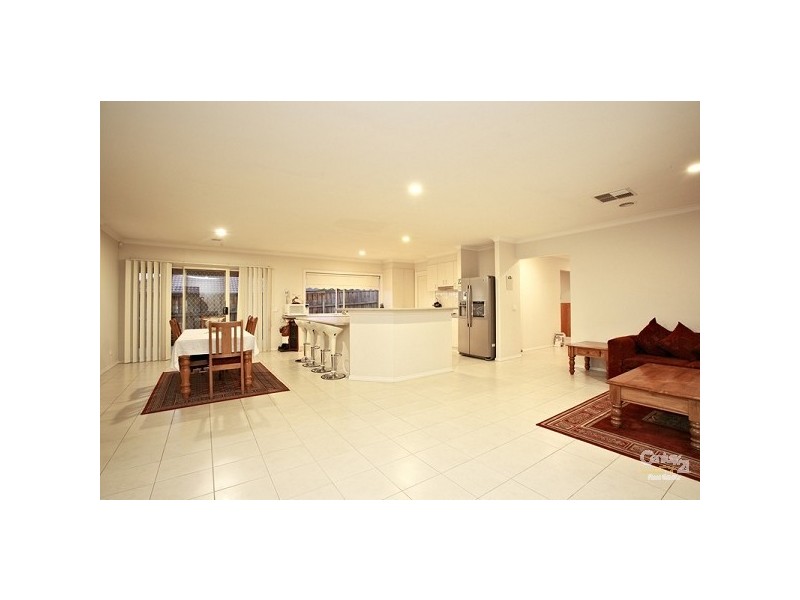 14 Emerald Drive, Skye VIC 3977