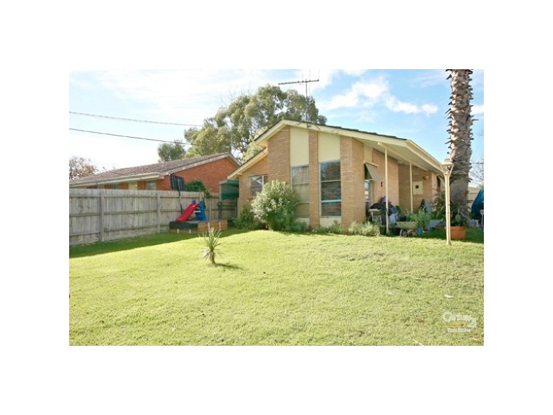 15 Bouvardia Crescent, Frankston North VIC 3200