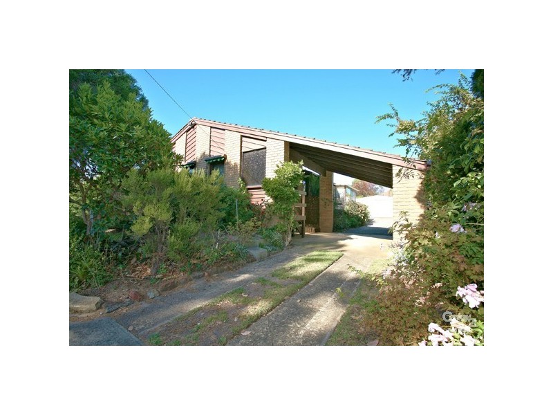 8 Valley Road, Frankston VIC 3199