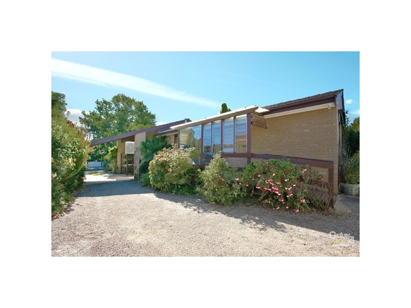 8 Valley Road, Frankston VIC 3199