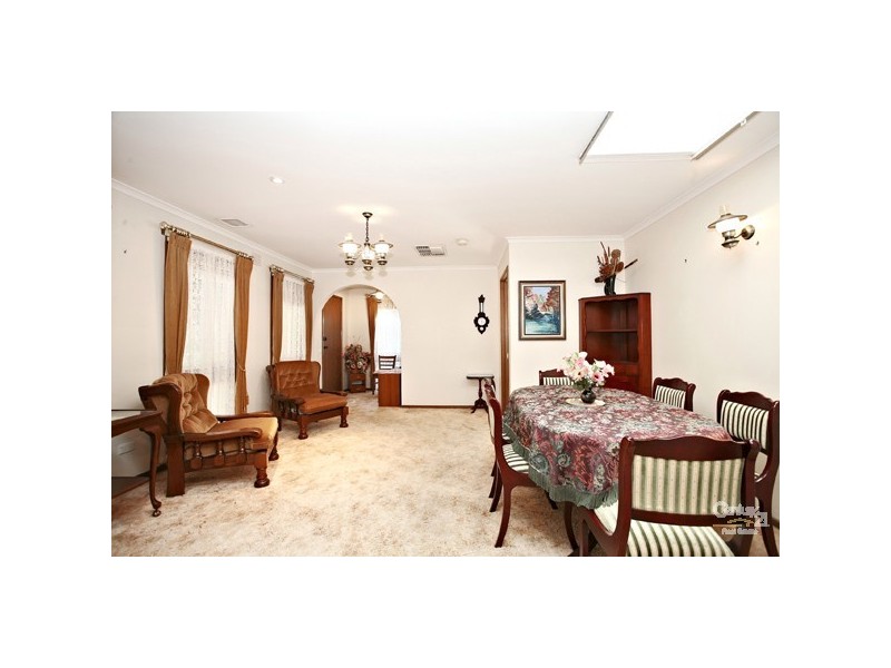 8 Valley Road, Frankston VIC 3199