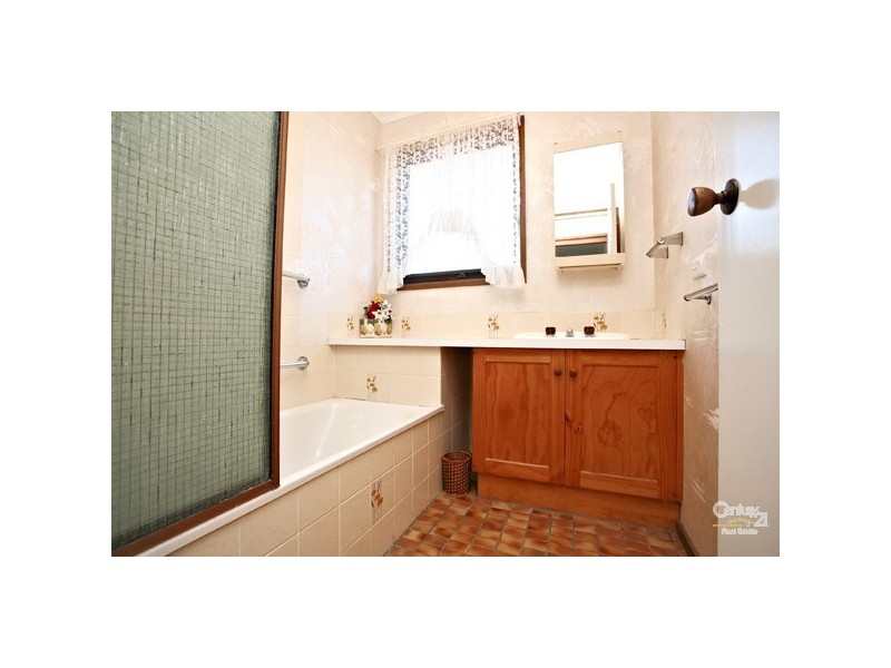 8 Valley Road, Frankston VIC 3199