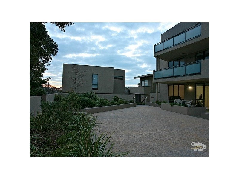 18, 392-394 Nepean Highway, Frankston VIC 3199