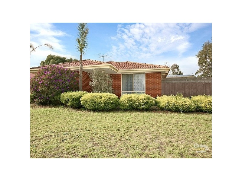 8 Perkins Drive, Carrum Downs VIC 3201