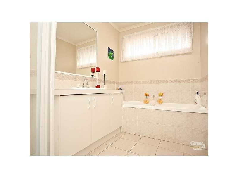 8 Perkins Drive, Carrum Downs VIC 3201