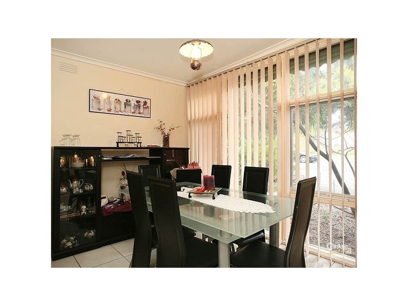 33 Brentwood Crescent, Frankston VIC 3199