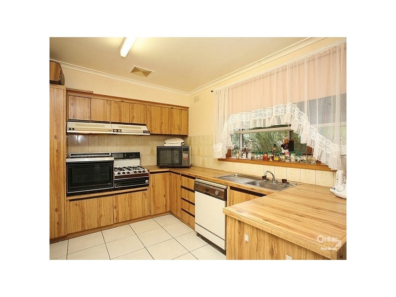 33 Brentwood Crescent, Frankston VIC 3199