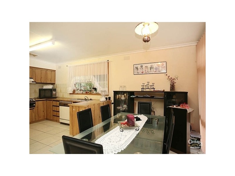 33 Brentwood Crescent, Frankston VIC 3199